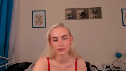 Snapshot of oliviahappy chatting on April 13, 2026, 6:24 pm oliviaBeauty online show from April 13, 2026, 6:24 pm