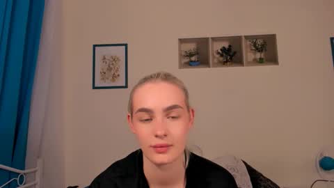 Snapshot of oliviahappy chatting on April 18, 2026, 7:58 pm oliviaBeauty online show from April 18, 2026, 7:58 pm