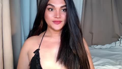 Snapshot of oliviahot22 chatting on December 17, 2024, 10:01 am oliviahot22 online show from December 17, 2024, 10:01 am