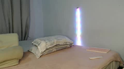 oliviajohnson20 online show from April 7, 2026, 3:18 am