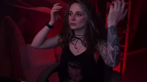 Snapshot of oliviamcclean chatting on November 5, 2025, 2:44 am Liv online show from November 5, 2025, 2:44 am