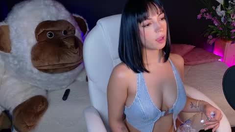 Olivia Mcneill  online show from January 30, 2025, 2:06 am