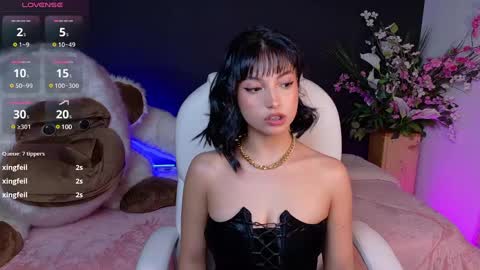 Olivia Mcneill  online show from January 31, 2025, 8:01 pm