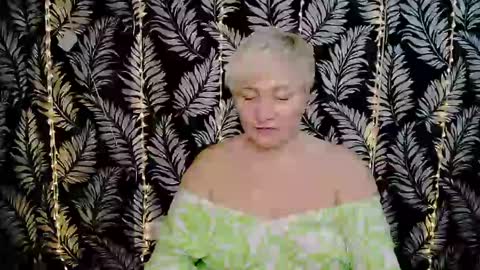 Snapshot of oliviaoskar_ chatting on February 17, 2025, 12:27 pm Kelly online show from February 17, 2025, 12:27 pm