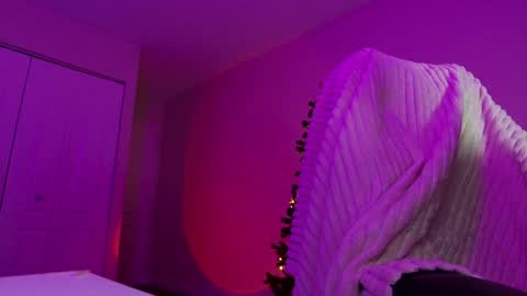 Olivia Owens online show from December 3, 2024, 9:33 am