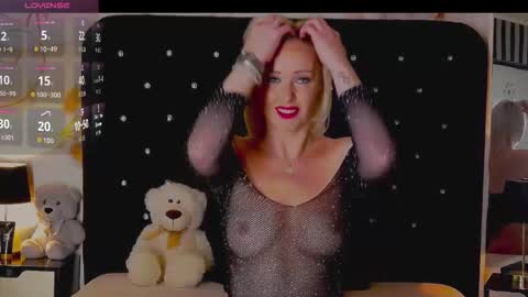 Snapshot of oliviashaw22 chatting on January 14, 2026, 10:25 pm Olivia online show from January 14, 2026, 10:25 pm