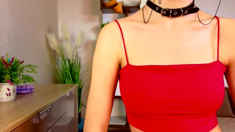 oliviastanton online show from October 28, 2025, 1:25 pm