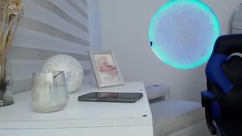 Snapshot of oliviia_cute chatting on October 23, 2025, 5:07 am oliviia_cute online show from October 23, 2025, 5:07 am