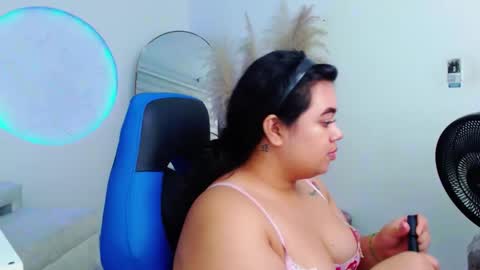 Snapshot of oliviia_cute chatting on October 25, 2025, 5:37 am oliviia_cute online show from October 25, 2025, 5:37 am