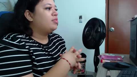 Snapshot of oliviia_cute chatting on November 3, 2025, 5:09 am oliviia_cute online show from November 3, 2025, 5:09 am