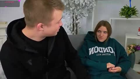 Snapshot of ollistiw chatting on October 27, 2025, 7:34 am Olli and Stiw online show from October 27, 2025, 7:34 am