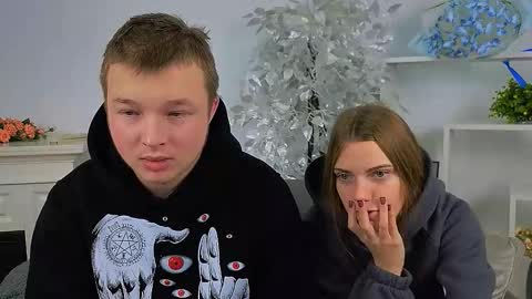 Snapshot of ollistiw chatting on November 6, 2025, 8:48 am Olli and Stiw online show from November 6, 2025, 8:48 am