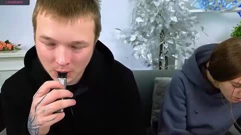 Snapshot of ollistiw chatting on November 18, 2025, 8:52 am Olli and Stiw online show from November 18, 2025, 8:52 am