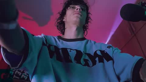     online show from October 3, 2025, 9:28 am