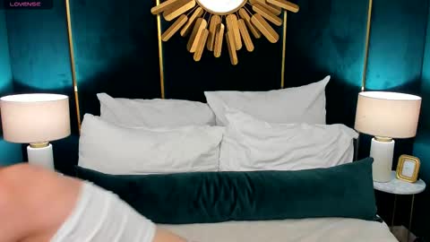 Snapshot of ollyvirg chatting on October 11, 2025, 12:15 pm Amely online show from October 11, 2025, 12:15 pm