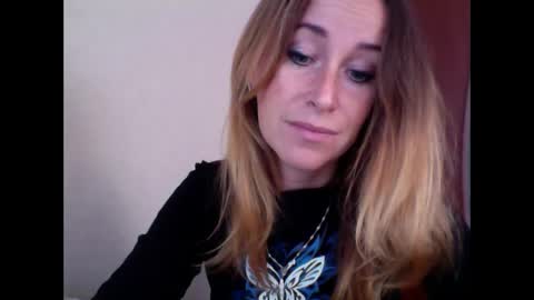 Snapshot of olyra11 chatting on October 7, 2025, 9:28 am olyra11 online show from October 7, 2025, 9:28 am