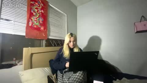 Snapshot of omathena11_11 chatting on February 12, 2025, 5:58 am omathena11_11 online show from February 12, 2025, 5:58 am