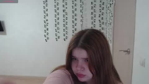 Snapshot of omellyoo chatting on June 15, 2026, 8:22 pm MellY online show from June 15, 2026, 8:22 pm