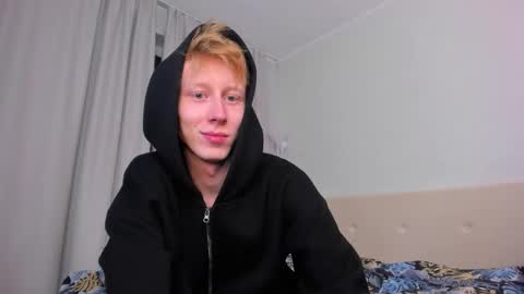 Snapshot of omg_pie chatting on October 6, 2025, 10:18 pm Mars online show from October 6, 2025, 10:18 pm