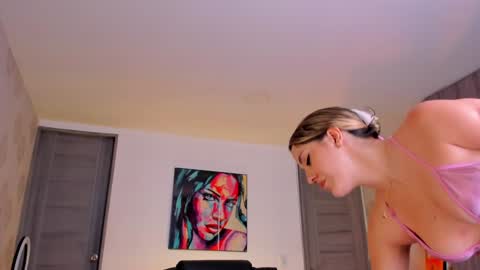 Snapshot of omstudio1994 chatting on December 5, 2024, 6:44 pm Martina Ricci online show from December 5, 2024, 6:44 pm