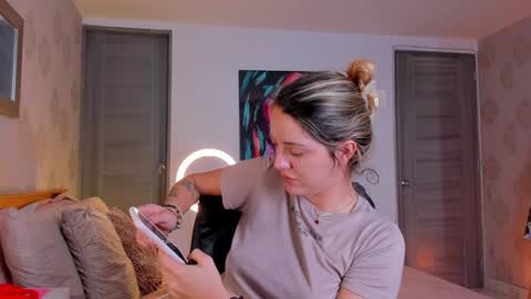 Snapshot of omstudio1994 chatting on December 18, 2024, 2:49 pm Martina Ricci online show from December 18, 2024, 2:49 pm