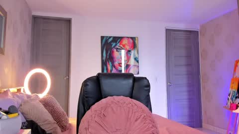 Snapshot of omstudio1994 chatting on January 7, 2025, 2:41 pm Martina Ricci online show from January 7, 2025, 2:41 pm