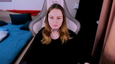 on_yxxx online show from December 2, 2024, 5:15 pm