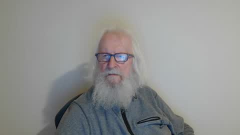 Snapshot of onanister chatting on December 20, 2024, 8:01 pm Somewhere over the rainbow online show from December 20, 2024, 8:01 pm