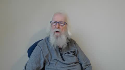 Snapshot of onanister chatting on December 27, 2024, 8:35 am Somewhere over the rainbow online show from December 27, 2024, 8:35 am