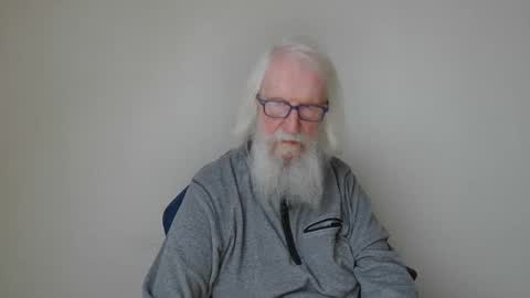 Snapshot of onanister chatting on December 27, 2024, 2:43 pm Somewhere over the rainbow online show from December 27, 2024, 2:43 pm