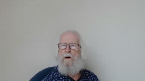 Snapshot of onanister chatting on October 6, 2025, 6:55 am Somewhere over the rainbow online show from October 6, 2025, 6:55 am