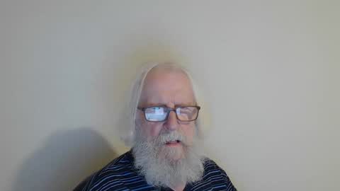 Snapshot of onanister chatting on October 13, 2025, 8:53 pm Somewhere over the rainbow online show from October 13, 2025, 8:53 pm