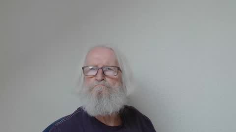 Snapshot of onanister chatting on October 17, 2025, 2:19 pm Somewhere over the rainbow online show from October 17, 2025, 2:19 pm