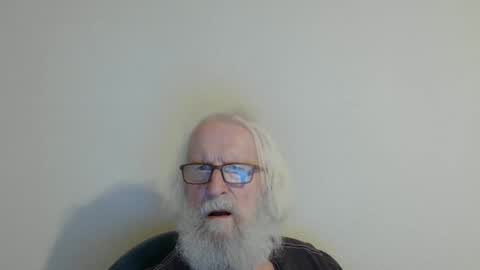 Snapshot of onanister chatting on October 22, 2025, 8:08 pm Somewhere over the rainbow online show from October 22, 2025, 8:08 pm