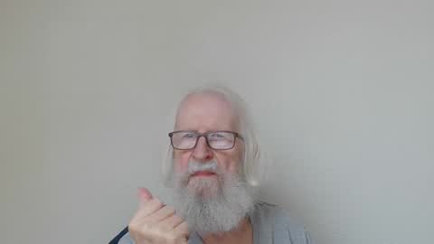 Snapshot of onanister chatting on November 4, 2025, 7:51 am Somewhere over the rainbow online show from November 4, 2025, 7:51 am