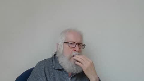 Snapshot of onanister chatting on November 6, 2025, 8:04 am Somewhere over the rainbow online show from November 6, 2025, 8:04 am