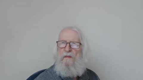 Snapshot of onanister chatting on November 9, 2025, 7:50 am Somewhere over the rainbow online show from November 9, 2025, 7:50 am