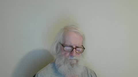 Snapshot of onanister chatting on November 13, 2025, 9:36 pm Somewhere over the rainbow online show from November 13, 2025, 9:36 pm