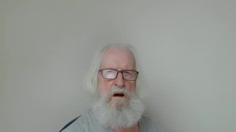 Snapshot of onanister chatting on November 16, 2025, 2:55 pm Somewhere over the rainbow online show from November 16, 2025, 2:55 pm