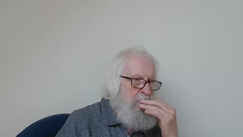 Snapshot of onanister chatting on November 19, 2025, 7:52 am Somewhere over the rainbow online show from November 19, 2025, 7:52 am