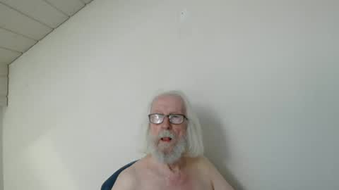 Snapshot of onanister chatting on June 24, 2026, 7:07 am Somewhere over the rainbow online show from June 24, 2026, 7:07 am