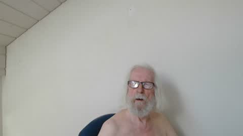 Snapshot of onanister chatting on June 30, 2026, 7:31 am Somewhere over the rainbow online show from June 30, 2026, 7:31 am