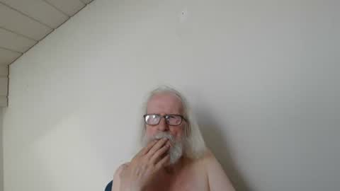 Snapshot of onanister chatting on July 4, 2026, 7:03 am Somewhere over the rainbow online show from July 4, 2026, 7:03 am