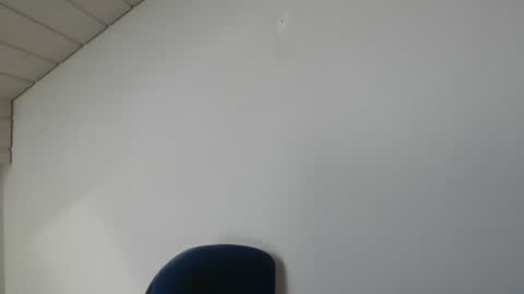 Snapshot of onanister chatting on July 10, 2026, 7:12 am Somewhere over the rainbow online show from July 10, 2026, 7:12 am