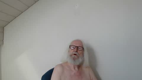 Snapshot of onanister chatting on July 13, 2026, 7:00 am Somewhere over the rainbow online show from July 13, 2026, 7:00 am