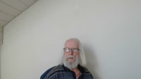 Snapshot of onanister chatting on July 23, 2026, 8:34 am Somewhere over the rainbow online show from July 23, 2026, 8:34 am