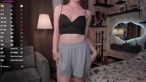 Snapshot of one_1ove chatting on October 7, 2025, 7:27 am Ana online show from October 7, 2025, 7:27 am