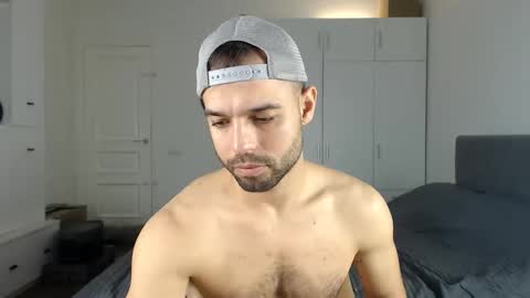 onebestlover online show from November 5, 2025, 8:47 am