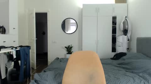 onebestlover online show from February 25, 2026, 12:26 pm