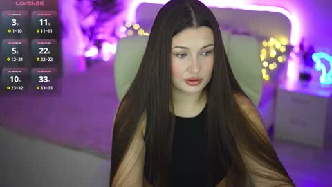 L A Y A online show from September 15, 2025, 7:08 am